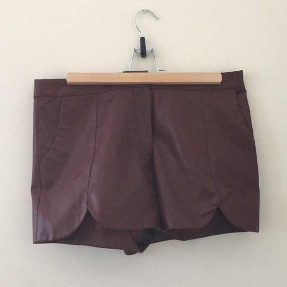 Faux leather burgundy shorts with cut edges - Picture 1 of 3